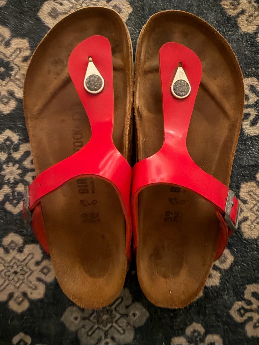 BIRKENSTOCK Gizeh thong sandals in red patent leather size 39